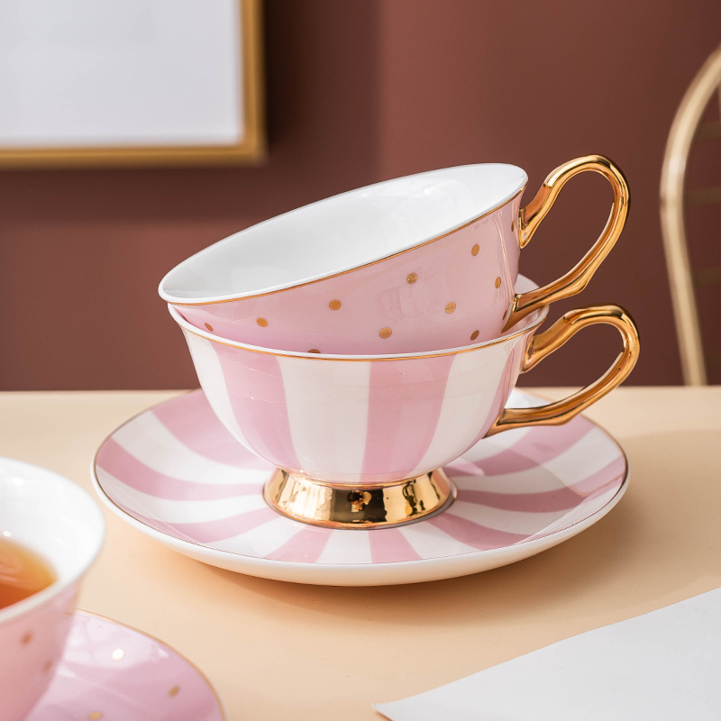 セラミックピンクコーヒーマグカップ、ディッシュティーカップ付 - Coffee Tea Sugar Set のレビューと価格