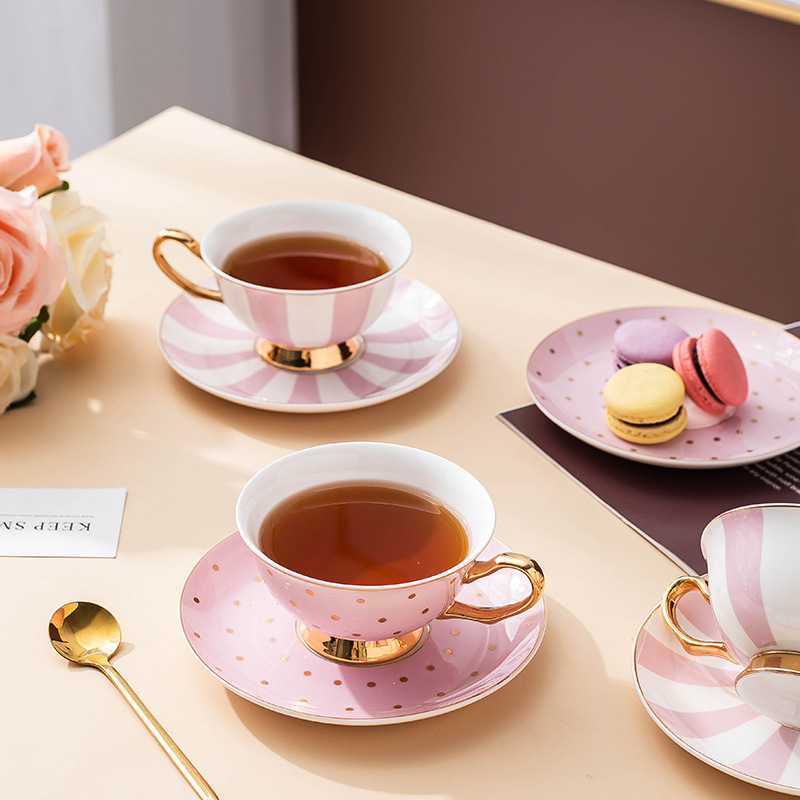 セラミックピンクコーヒーマグカップ、ディッシュティーカップ付 - Coffee Tea Sugar Set のレビューと価格