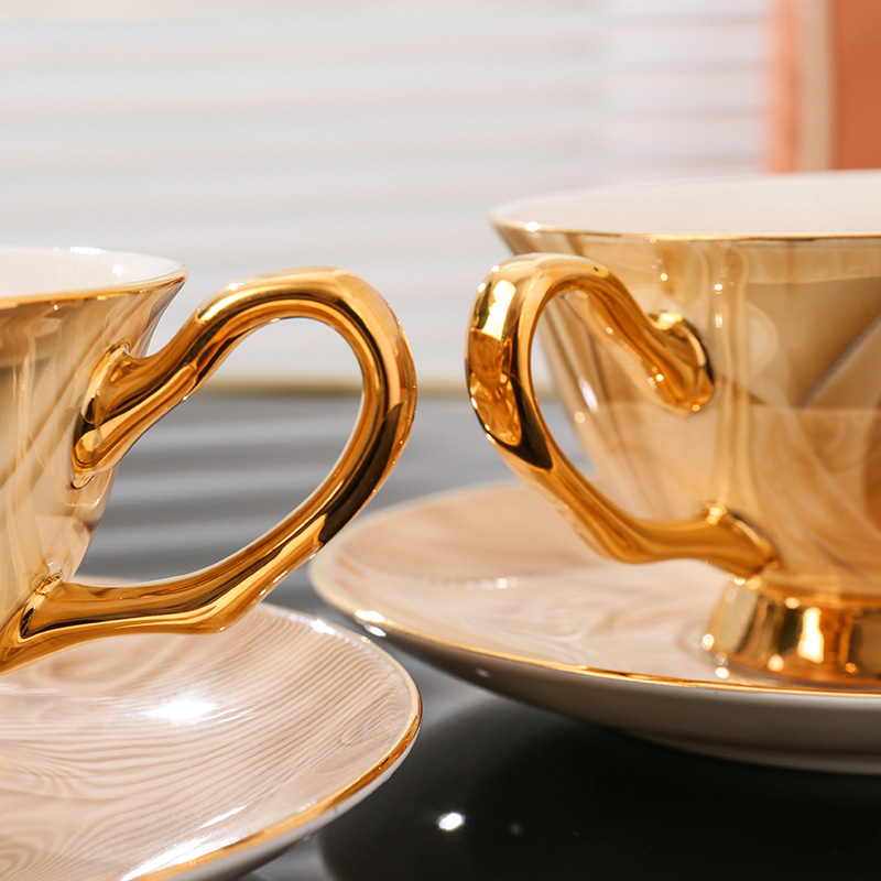 絶妙なお土産ボーンチャイナコーヒーカップ＆ソーサーセット、ク - Coffee Tea Gift のレビューと価格