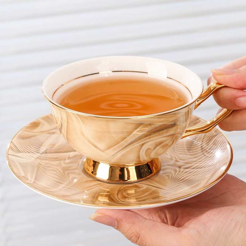 絶妙なお土産ボーンチャイナコーヒーカップ＆ソーサーセット、ク - Coffee Tea Gift のレビューと価格