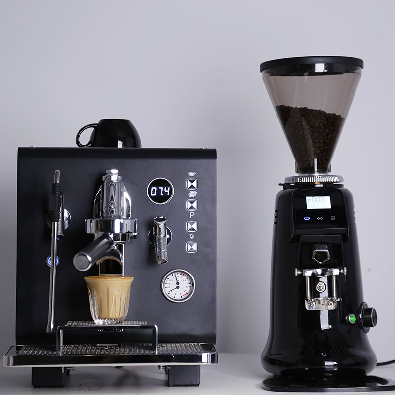 業務用ピンクセミオートエスプレッソコーヒーメーカー - Coffee & Tea Garden Lincoln Menu のレビューと価格